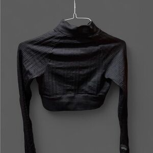 ALO Yoga Black Long-Sleeve Crop Top